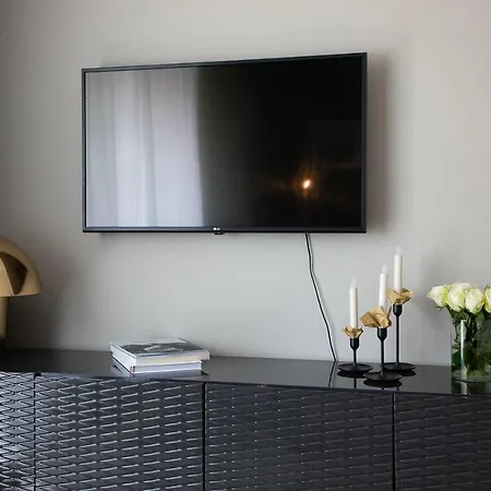 Eclectic Palace Of Parliament Apartment *